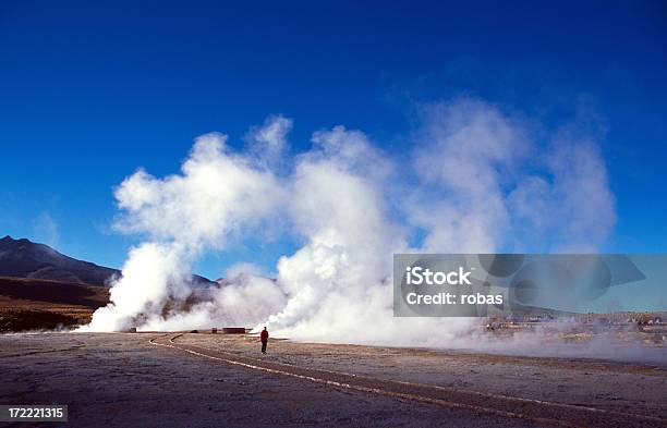 ウォーキング間のエルタティオガイザーズ - Horizonのストックフォトや画像を多数ご用意 - Horizon, かすみ, アタカマ砂漠