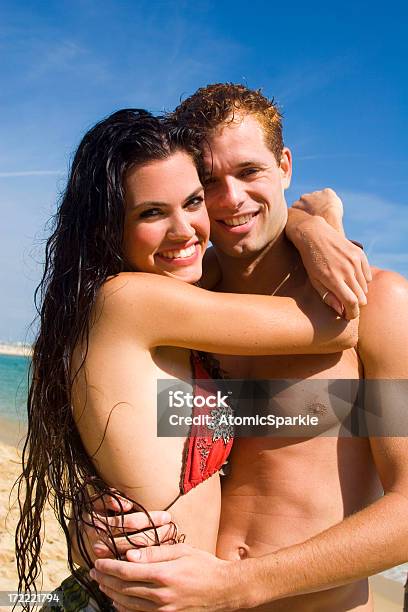 Foto de Romance De Verão e mais fotos de stock de Abraçar - Abraçar, Adulto, Amor