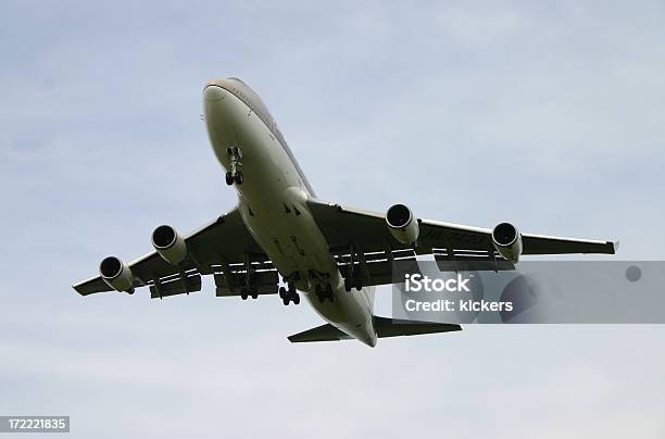 Foto de Avião Boeing 747 e mais fotos de stock de Abaixo - Abaixo, Aproximar, Aterrissar