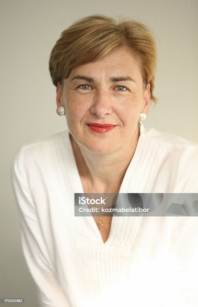 Mujer mirando - Foto de stock de Adulto libre de derechos