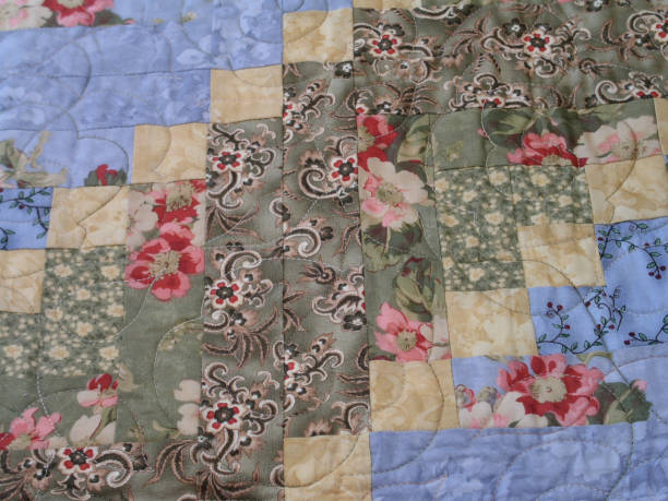 istock Quilt - Log Cabin Barn Raising 172222509