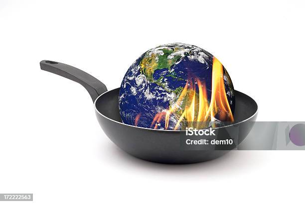 Глобальное Потепление Концепция — стоковые фотографии и другие картинки Огонь - Огонь, Посуда для готовки, Белый фон