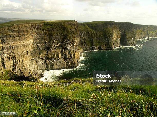 Cliffs Of Moher Stockfoto und mehr Bilder von Cliffs of Moher - Cliffs of Moher, Abenddämmerung, Atlantik