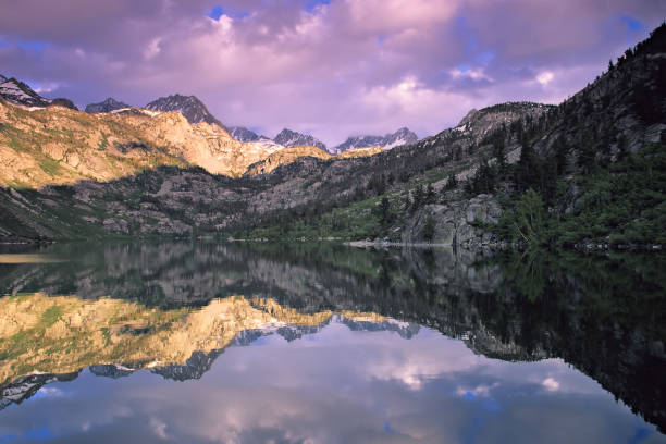 lago penalizar - convict lake imagens e fotografias de stock