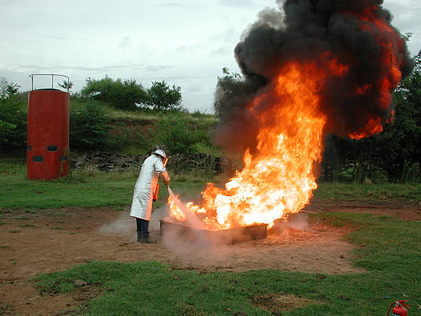 Fuego figther de trabajo - foto de stock