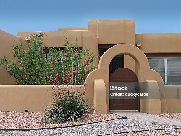 Porta Di Casa In Stile Sudoccidentale - Fotografie stock e altre immagini di Edificio residenziale - Edificio residenziale, Eleganza, Stati Uniti sud-occidentali