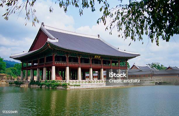 Foto de Kyongbok Palace e mais fotos de stock de Arquitetura - Arquitetura, Capitais internacionais, Cidade