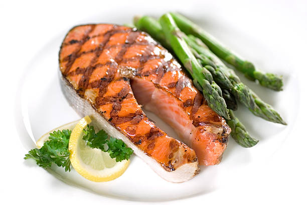 istock Grilled salmon and asparagus for dinner 172223951