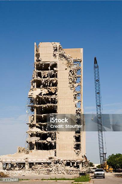 Gebäude Abbrucharbeiten Stockfoto und mehr Bilder von Abgerissen - Abgerissen, Kran, Abrißbirne