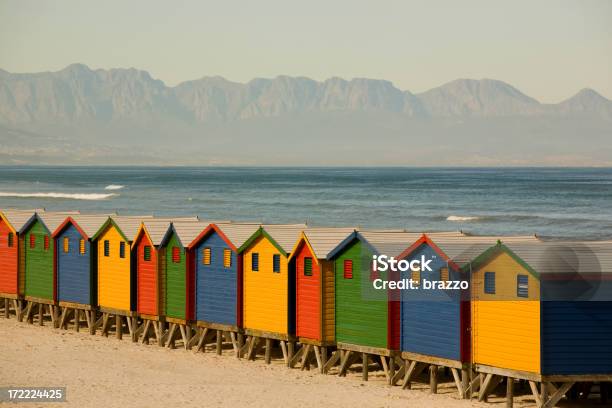 Cabañas En La Playa Foto de stock y más banco de imágenes de Agua - Agua, Amarillo - Color, Azul