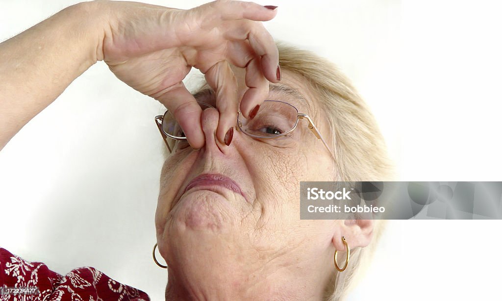 senior-Was ist das Geruch? - Lizenzfrei Großmutter Stock-Foto