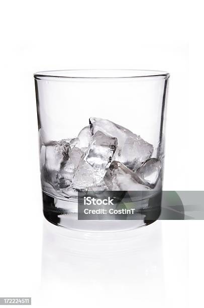 Cubetti Di Ghiaccio In Un Bicchiere Di Whisky - Fotografie stock e altre immagini di Bicchiere - Bicchiere, Vetro, Roccia