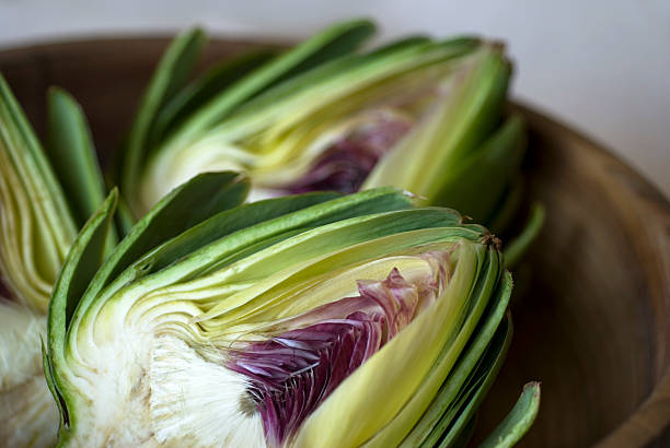 mitades de alcachofa - artichoke vegetable macro close up fotografías e imágenes de stock