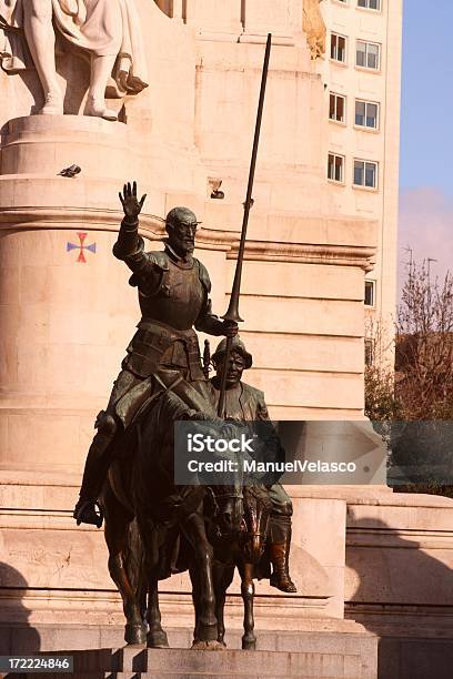Foto de Don Quixote e mais fotos de stock de Bronze - Descrição de Cor - Bronze - Descrição de Cor, Bronze - Liga, Capitais internacionais