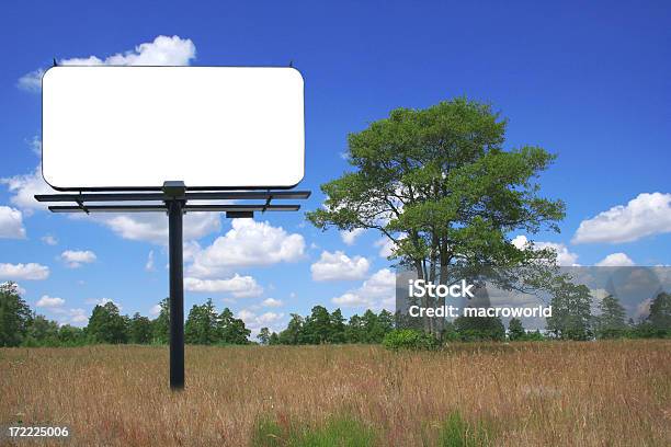 Cartelera En Blanco En Cielo Nublado Solo Tienes Que Añadir El Texto Foto de stock y más banco de imágenes de Aire libre