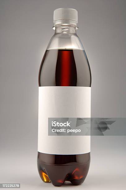 Cola Botella Con Etiqueta En Blanco Foto de stock y más banco de imágenes de Botella de gaseosa - Botella de gaseosa, Cola - Gaseosa, Botella