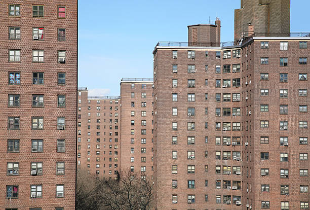 carcasa público proyecto, la ciudad de nueva york - housing project housing development apartment urban scene fotografías e imágenes de stock