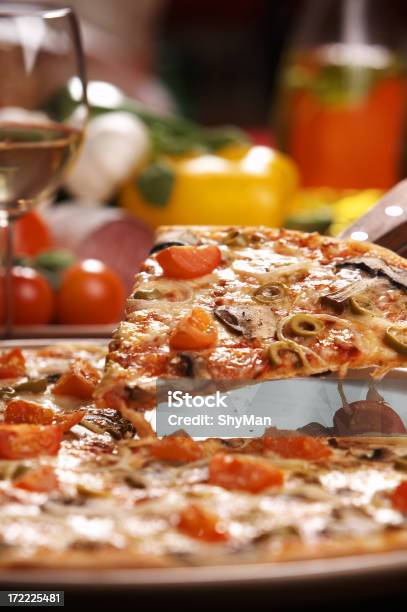 Pizza - Fotografias de stock e mais imagens de Itália - Itália, Pizza, Vinho