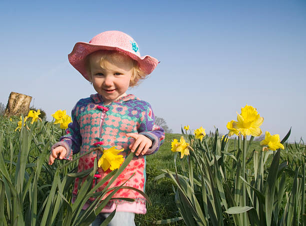 istock flower girl 172225602