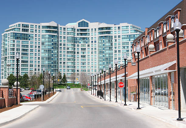 영리목적 street 근처에 대형 어파트먼트 미흡함 - toronto street canada city 뉴스 사진 이미지