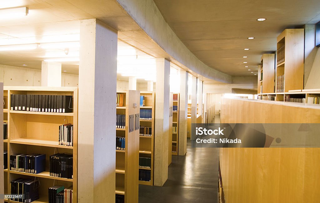 Biblioteca de MODERNA - Foto de stock de Aprender libre de derechos