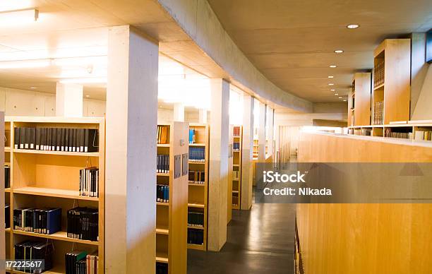 Biblioteca De Moderna Foto de stock y más banco de imágenes de Aprender - Aprender, Archivo, Archivos