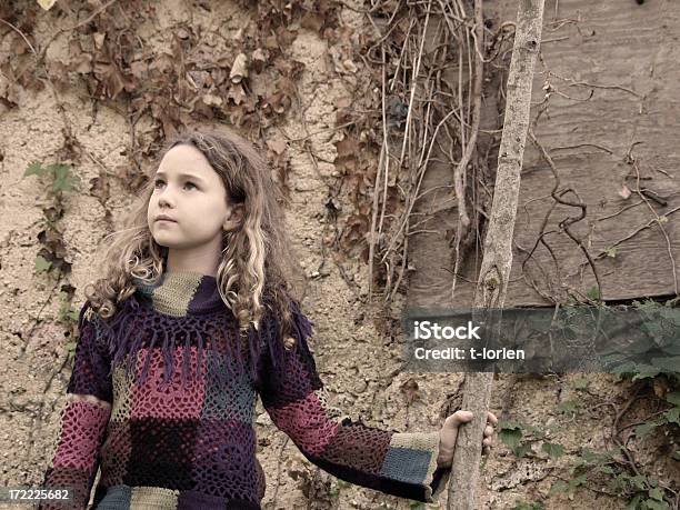 Jesień Nastroju - zdjęcia stockowe i więcej obrazów 10-11 lat - 10-11 lat, Automatyczny filtr postprodukcyjny, Brązowe włosy