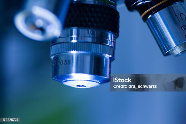 Lente De Microscopio Foto de stock y más banco de imágenes de Asistencia sanitaria y medicina - Asistencia sanitaria y medicina, Innovación, Microscopio