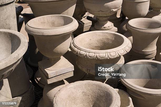 Kamienny Ogródsklepów Pottery Wyświetlić Hz - zdjęcia stockowe i więcej obrazów Betonowy - Betonowy, Cement, Ceramika