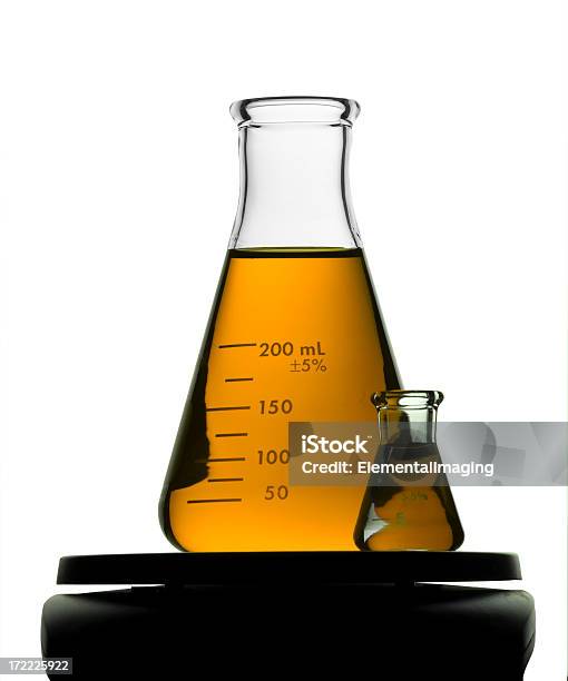 Foto de Frasco De Laranja E Amigos Isolada No Branco e mais fotos de stock de Artigos de Vidro de Laboratório - Artigos de Vidro de Laboratório, Aula de Química, Azul