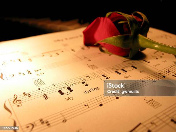 Amore Música E Romance - Fotografias de stock e mais imagens de Flor - Flor, Pauta de Música, Piano