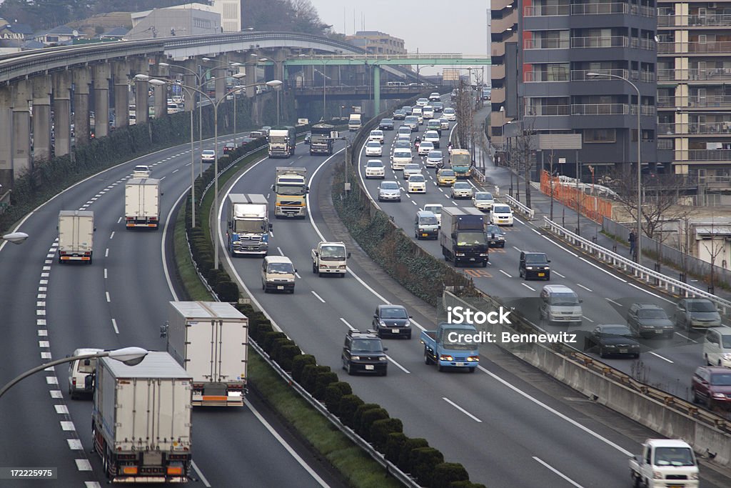 Japonés highway y el monorriel de la pista. - Foto de stock de Camión de peso pesado libre de derechos