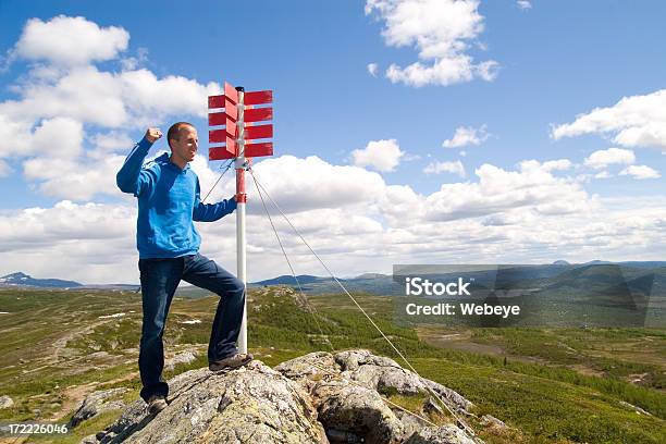 Atingido O Topo - Fotografias de stock e mais imagens de Acessibilidade - Acessibilidade, Adulto, Alcançar