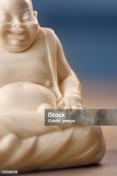Chiudi Corto Immagine Di Un Bianco Della Statua Del Buddha - Fotografie stock e altre immagini di Ambientazione tranquilla