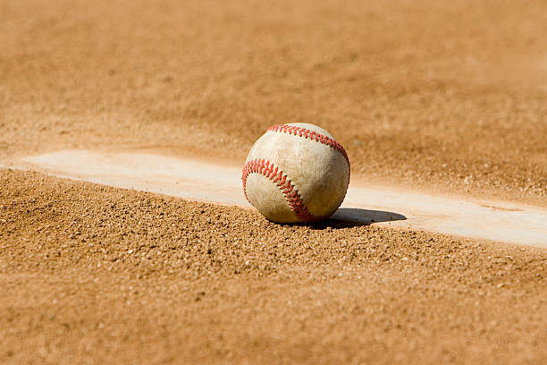 beisebol em jarros de - baseballs baseball baseball diamond infield imagens e fotografias de stock