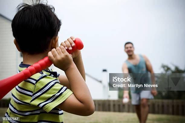 Pronto Para A Little League - Fotografias de stock e mais imagens de Basebol - Basebol, Bola de Basebol, Brincar