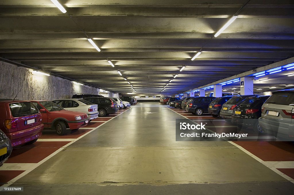 parking souterrain - Photo de Sous terre libre de droits