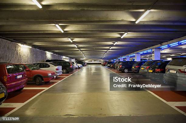 Garagem De Estacionamento Subterrâneo - Fotografias de stock e mais imagens de Subterrâneo - Subterrâneo, Estacionamento de Carros, Silo automóvel