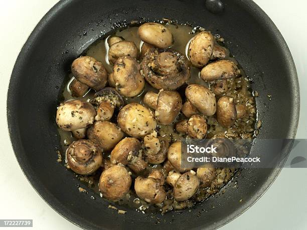 Botão De Cogumelos - Fotografias de stock e mais imagens de Alho - Alho, Cogumelo Branco, Cogumelo Comestível