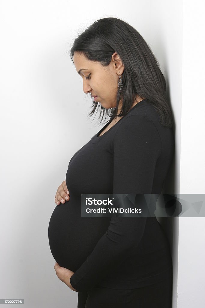 Будущая мать - Стоковые фото Азиатского и индийского происхождения роялти-фри