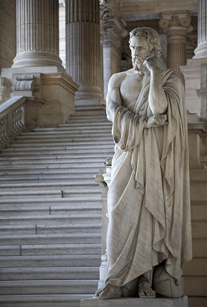 エントランスホールブリュッセルの裁判所 - copy statue ストックフォトと画像
