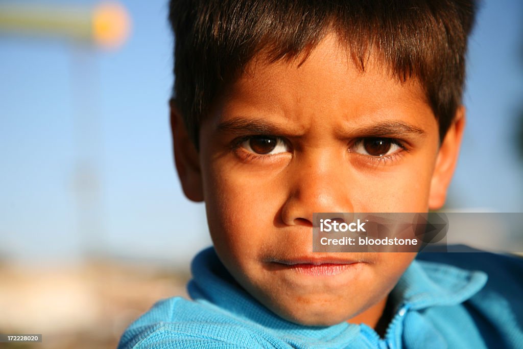 Grave joven boy - Foto de stock de Cultura aborigen australiana libre de derechos