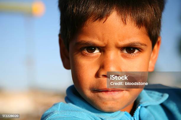 Grave Joven Boy Foto de stock y más banco de imágenes de Cultura aborigen australiana - Cultura aborigen australiana, Etnia aborigen australiana, Niño