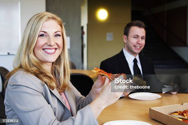 Geschäftsleute Essen Stockfoto und mehr Bilder von Mittagessen - Mittagessen, Präsentation - Rede, Anzug