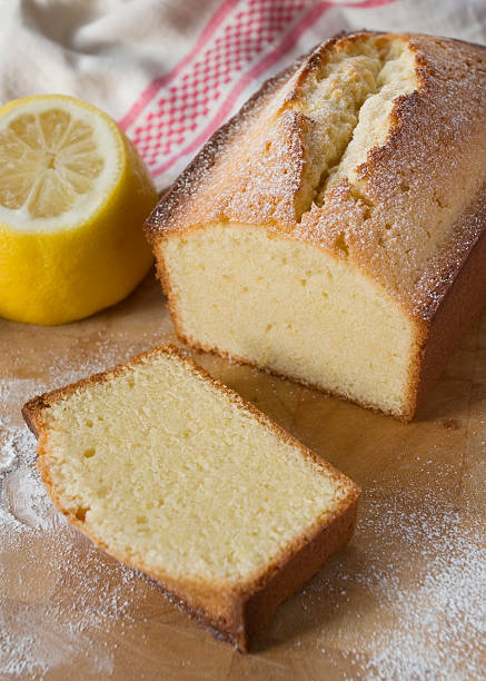 pound cake au citron parfumé. - quatre quarts photos et images de collection