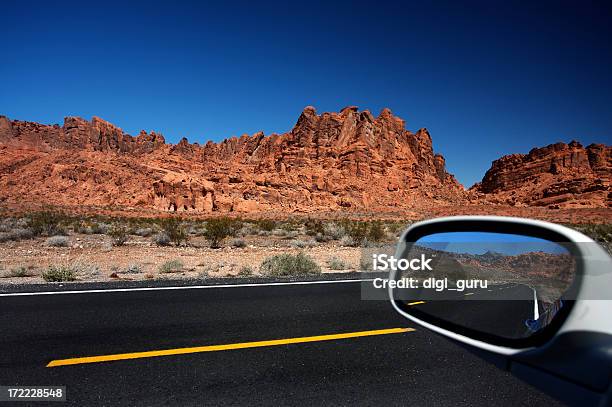 Cruzando El Desierto Foto de stock y más banco de imágenes de Nevada - Nevada, Aislado, Amarillo - Color