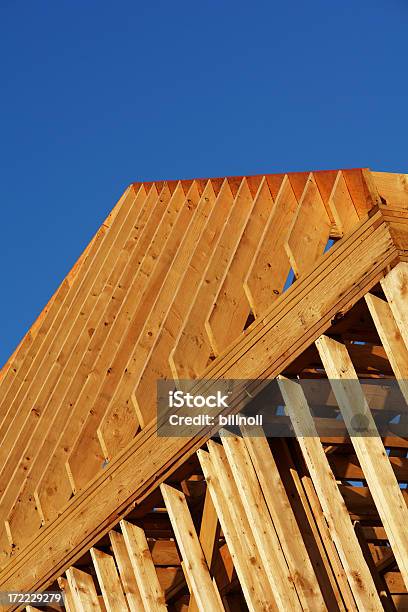 Casa De Nueva Construcción Foto de stock y más banco de imágenes de Madera - Material - Madera - Material, Sector de la construcción, Ampliación de casa