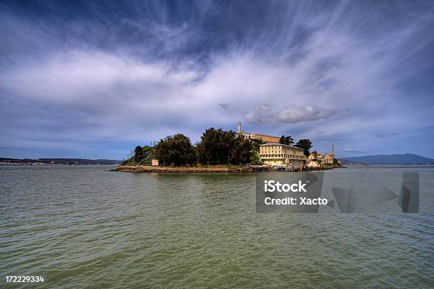 Foto de Alcatraz e mais fotos de stock de Ilha de Alcatraz - Ilha de Alcatraz, Arruinado, Azul