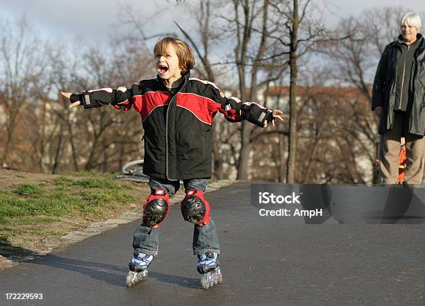 Mosca Grupo - Fotografias de stock e mais imagens de 6-7 Anos - 6-7 Anos, 60-69 Anos, Adulto