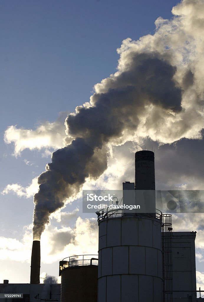 L'inquinamento dell'aria dal Cartiera - Foto stock royalty-free di A mezz'aria
